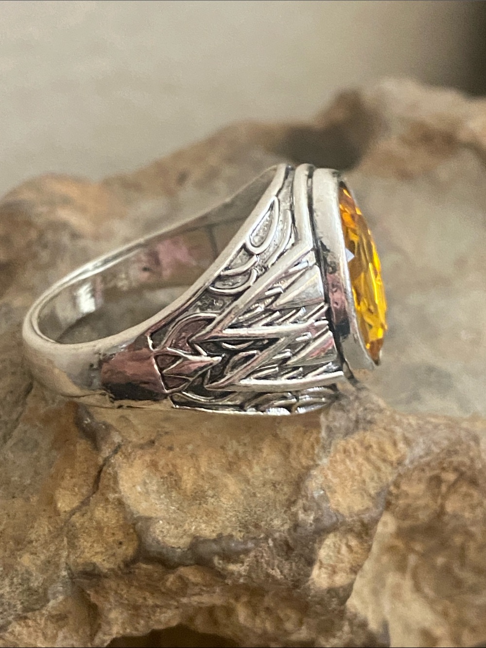 5/$10❤️❤️❤️NEW Silver Tone Zinc Alloy Yellow Amber Acrylic Statement Ring - Picture 3 of 6